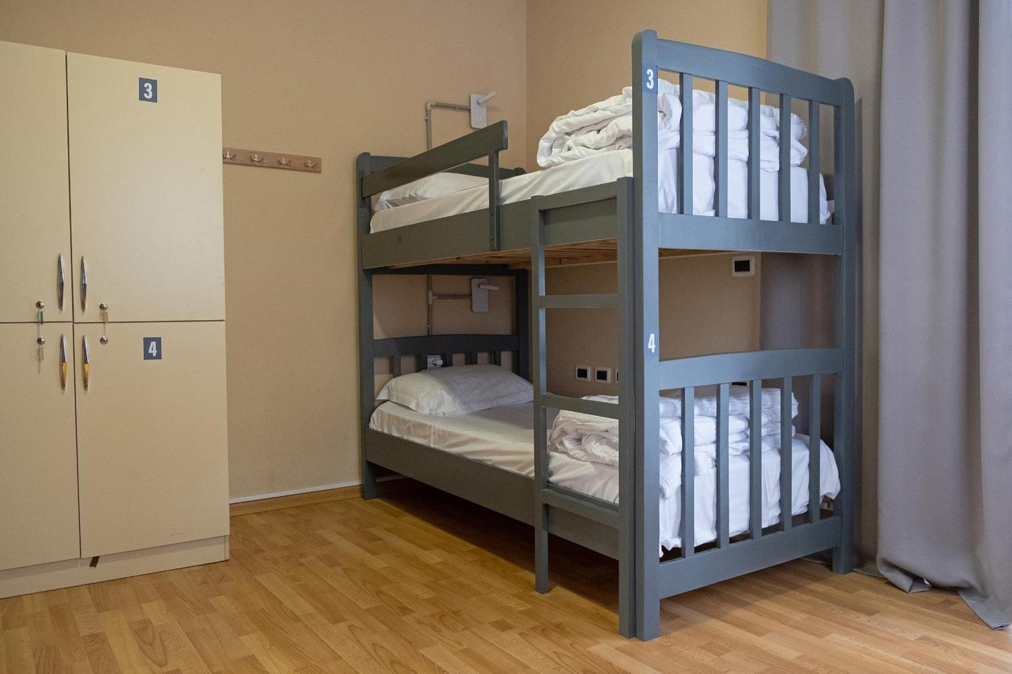 Mandarine Hostel Тирана Экстерьер фото