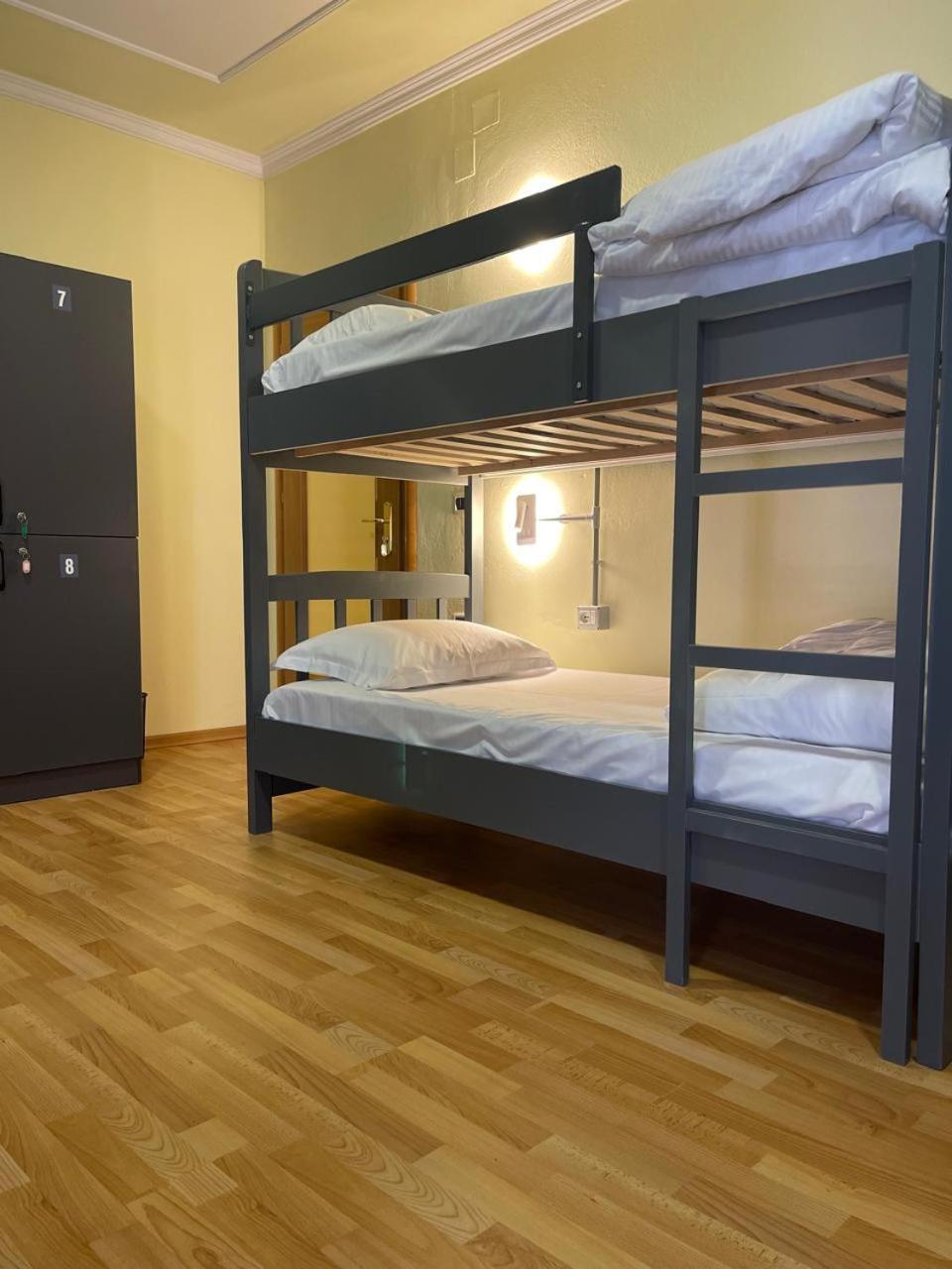 Mandarine Hostel Тирана Экстерьер фото