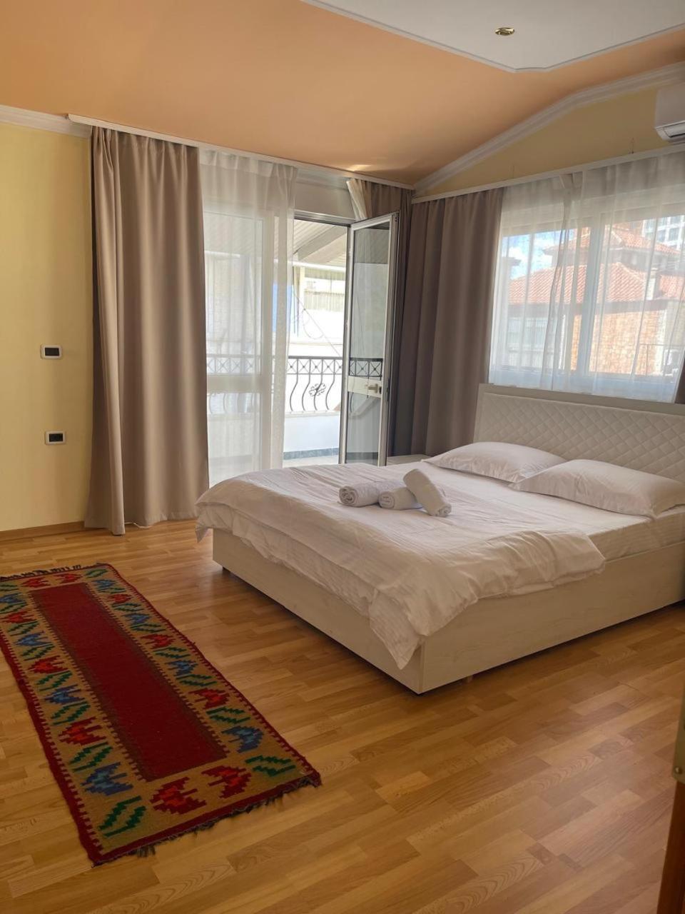 Mandarine Hostel Тирана Экстерьер фото