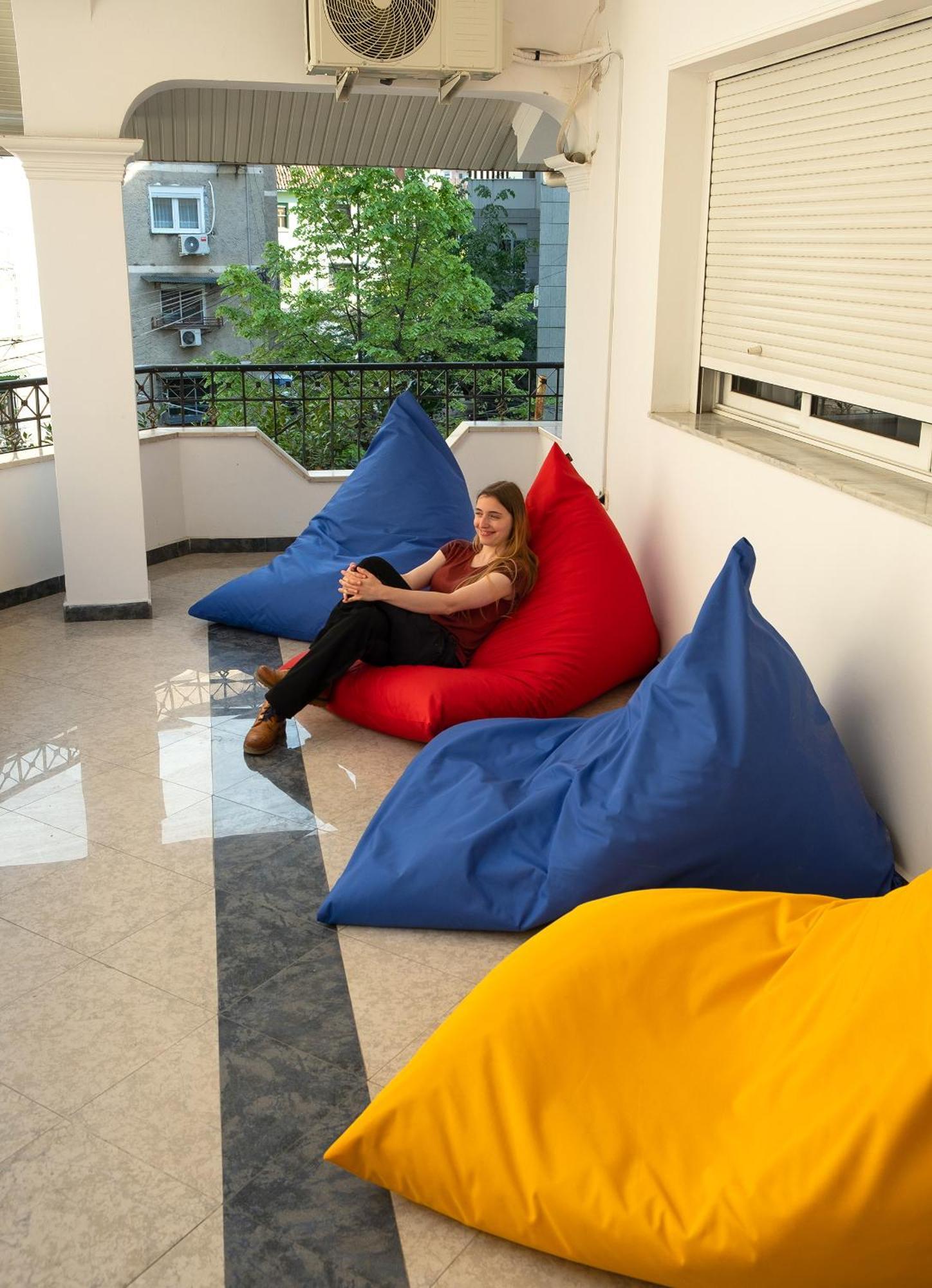 Mandarine Hostel Тирана Экстерьер фото