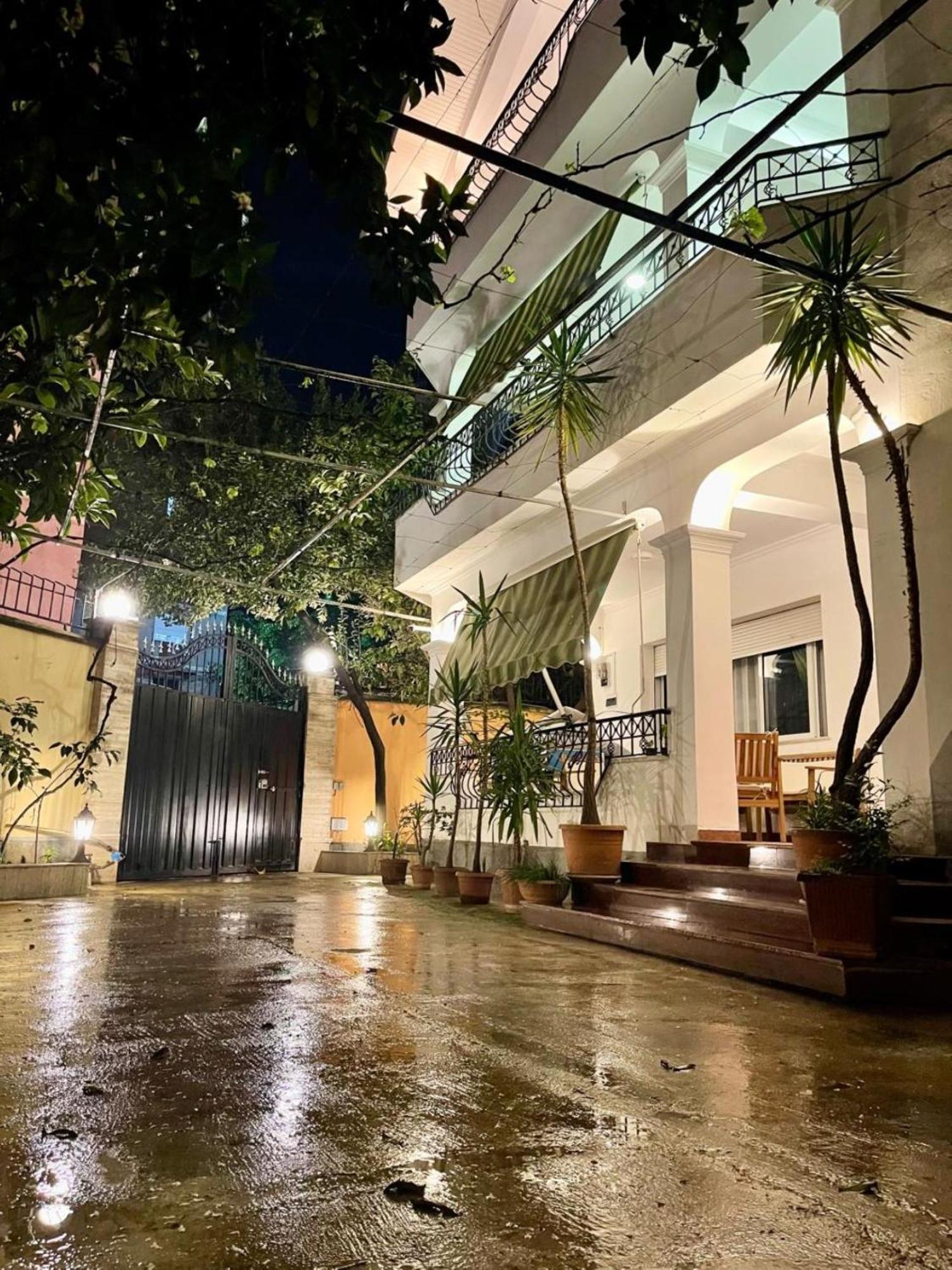 Mandarine Hostel Тирана Экстерьер фото
