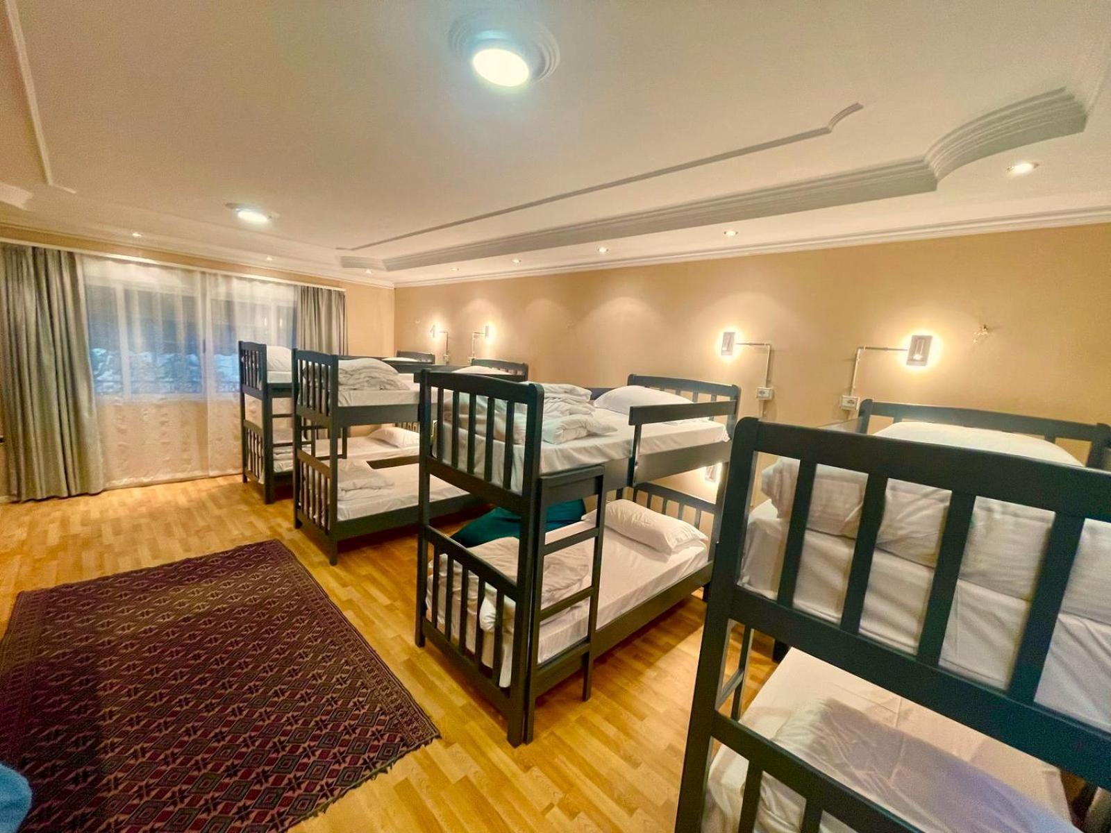 Mandarine Hostel Тирана Экстерьер фото